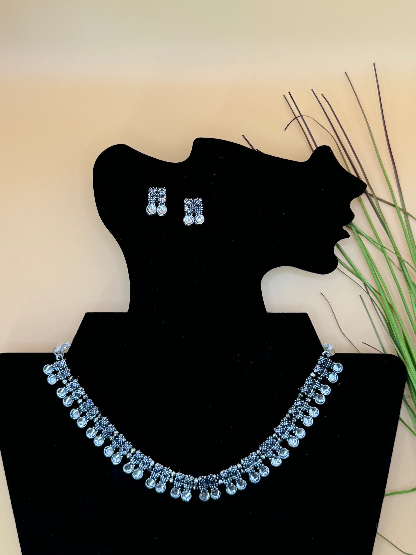 Simple Choker Necklace with White Stone