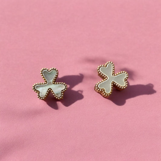 Rose Gold Leaf Motif Necklace with Matching Earrings – Nature-Inspired Elegance
