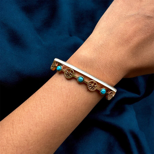 Rose Gold Blue Diamond Bracelet – Elegant Radiance