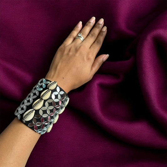 Boho Mirror & Shell Handcuff – Elegant Festival Jewelry for Navratri & Diwali