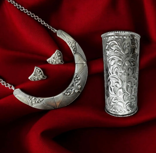 Navratri 2025 Day 9 Combo: The Grand Finale Kundan Hasli Set & Oxidised Silver Kada