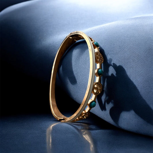 Rose Gold Blue Diamond Bracelet – Elegant Radiance