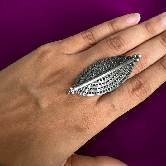 Oxidized Oval-Shaped Ring with Intricate Design - Vintage Bohemian Charm