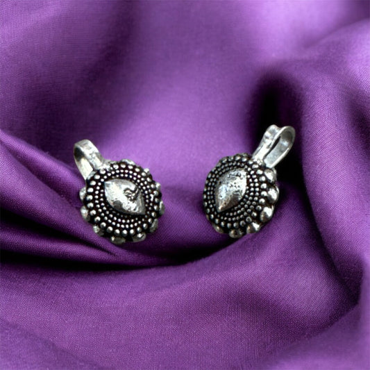 Oxidised Nose Pin