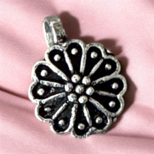 Oxidised Leaf Nose Pin